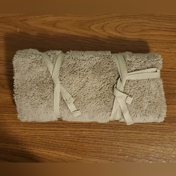 Sunbeam, Ultra Soft Heating Pad with 4 heat settings. New In Box - Picture 3 of 16